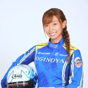 下田紗弥加 in 荻野屋スーツ