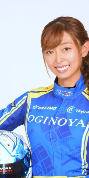 下田紗弥加 in 荻野屋スーツ 下田紗弥加 in 荻野屋スーツ